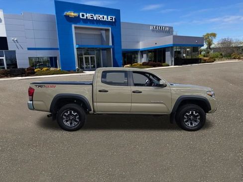 Used 2019 Toyota Tacoma TRD Off-Road AWD/4WD image 8