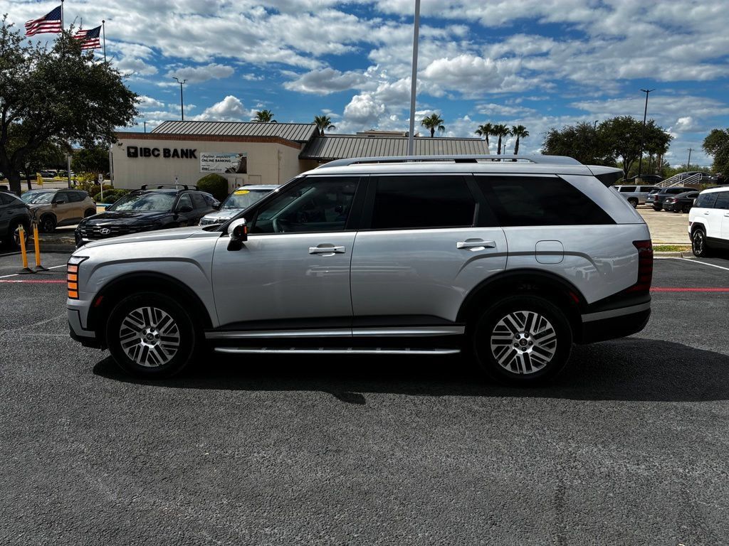 Used 2026 Hyundai Palisade SEL FWD image 2