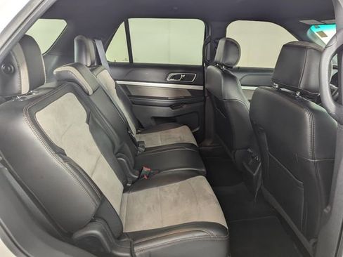 Used 2017 Ford Explorer XLT w/ Equipment Group 202A image 18