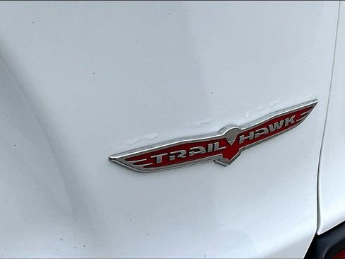 Used 2019 Jeep Cherokee Trailhawk w/ Cold Weather Group AWD/4WD image 20