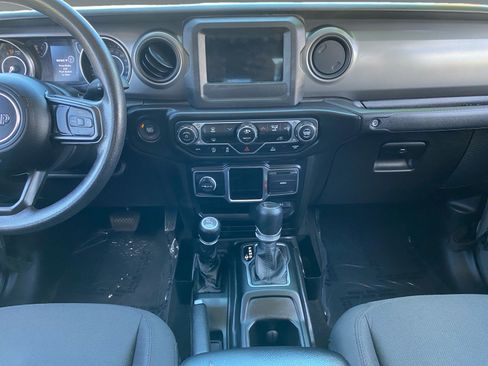 Used 2022 Jeep Gladiator Sport AWD/4WD image 11