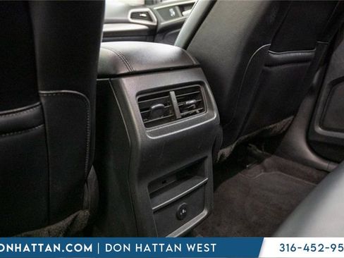 Used 2023 Ford Edge SEL image 25