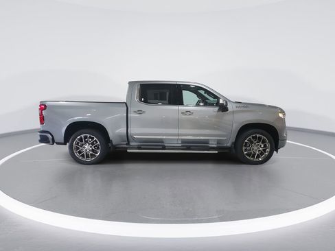 Used 2025 Chevrolet Silverado 1500 High Country w/ Technology Package image 9