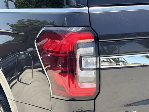 Used 2024 Ford Expedition Limited RWD image 5