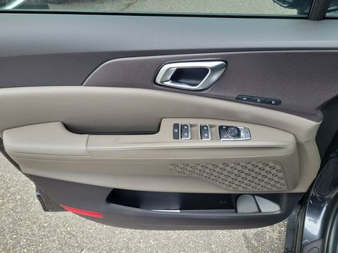 New 2026 Kia Carnival Hybrid FWD image 21