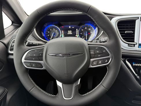 New 2026 Chrysler Pacifica Select image 12