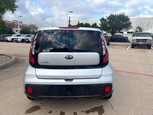 Used 2018 Kia Soul FWD image 6