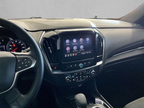 Used 2023 Chevrolet Traverse LT image 8