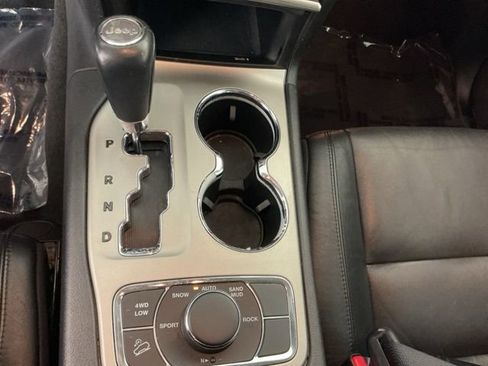 Used 2013 Jeep Grand Cherokee Laredo AWD/4WD image 19