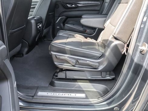 Used 2022 GMC Yukon XL Denali AWD/4WD image 29