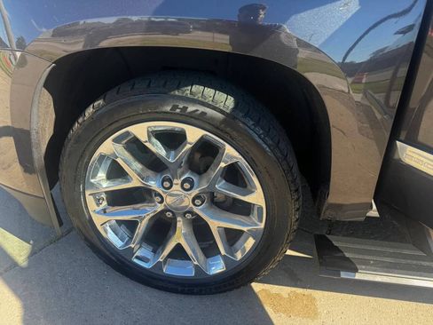 Used 2016 Cadillac Escalade ESV Platinum AWD/4WD image 17