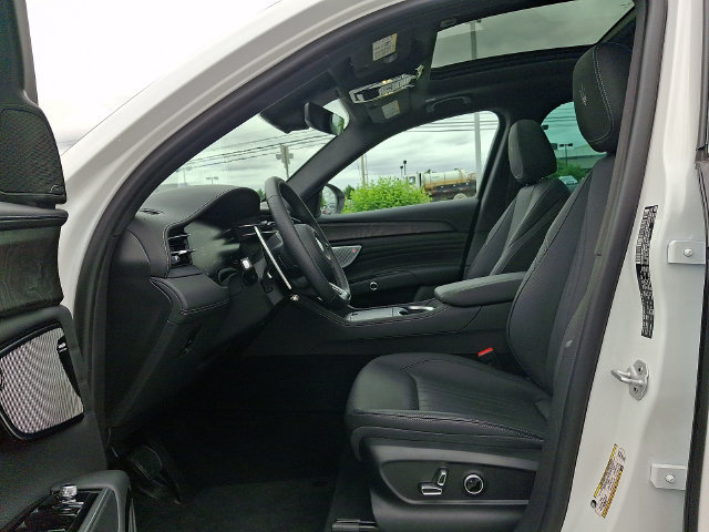 Certified 2025 Maserati Grecale GT AWD/4WD image 2