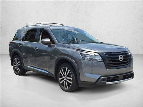 Used 2024 Nissan Pathfinder Platinum w/ Black Appearance Package FWD image 3