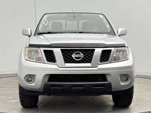 Used 2018 Nissan Frontier PRO-4X image 2