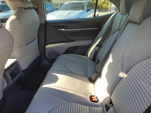 Certified 2022 Toyota Camry SE image 7