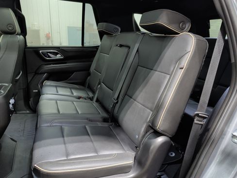 Used 2022 GMC Yukon SLT w/ SLT Premium Package image 8