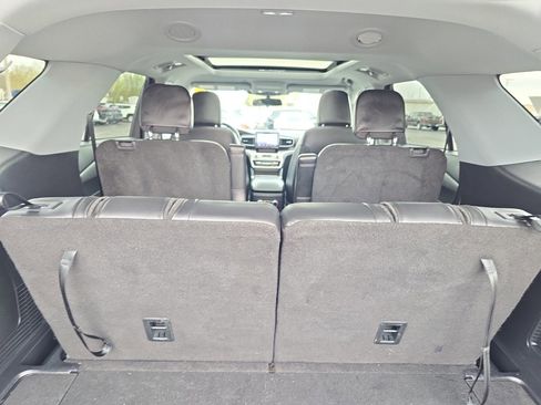 Used 2023 Ford Explorer XLT w/ Equipment Group 202A image 11