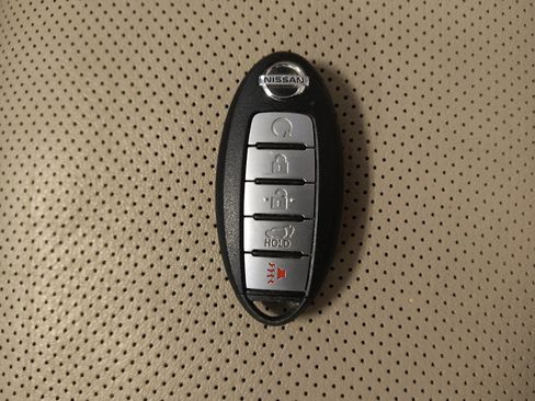 Used 2020 Nissan Rogue SL FWD image 32