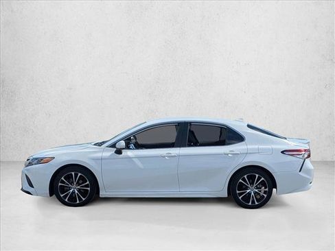 Used 2020 Toyota Camry SE FWD image 8