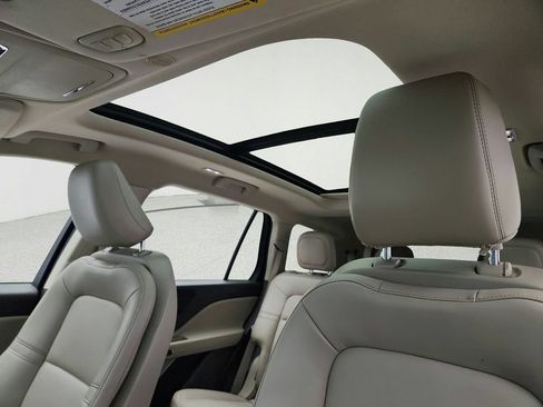 Used 2023 Lincoln Aviator AWD w/ Premium Package image 11