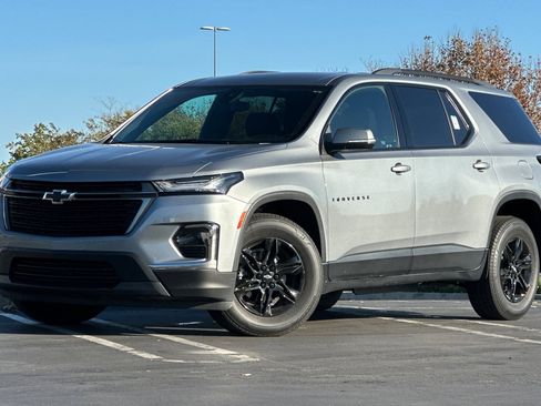 Used 2023 Chevrolet Traverse LT image 8