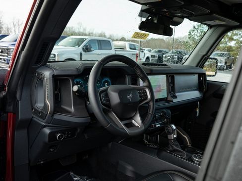 Used 2025 Ford Bronco Badlands w/ Sasquatch Package AWD/4WD image 22