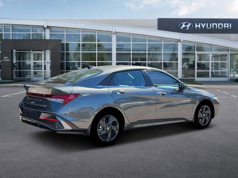 New 2026 Hyundai Elantra SEL Sport FWD image 8