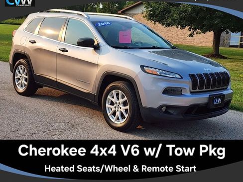 Used 2016 Jeep Cherokee Latitude w/ Cold Weather Group AWD/4WD image 1