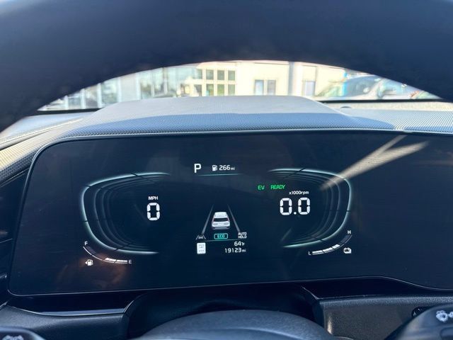 Certified 2024 Kia Niro FWD image 18