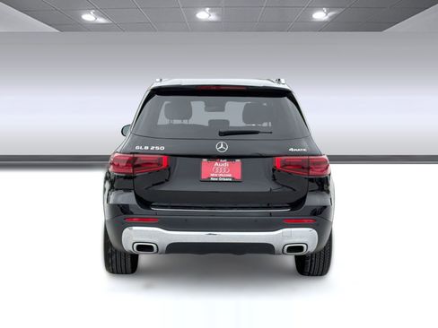 Used 2025 Mercedes-Benz GLB 250 4MATIC image 10