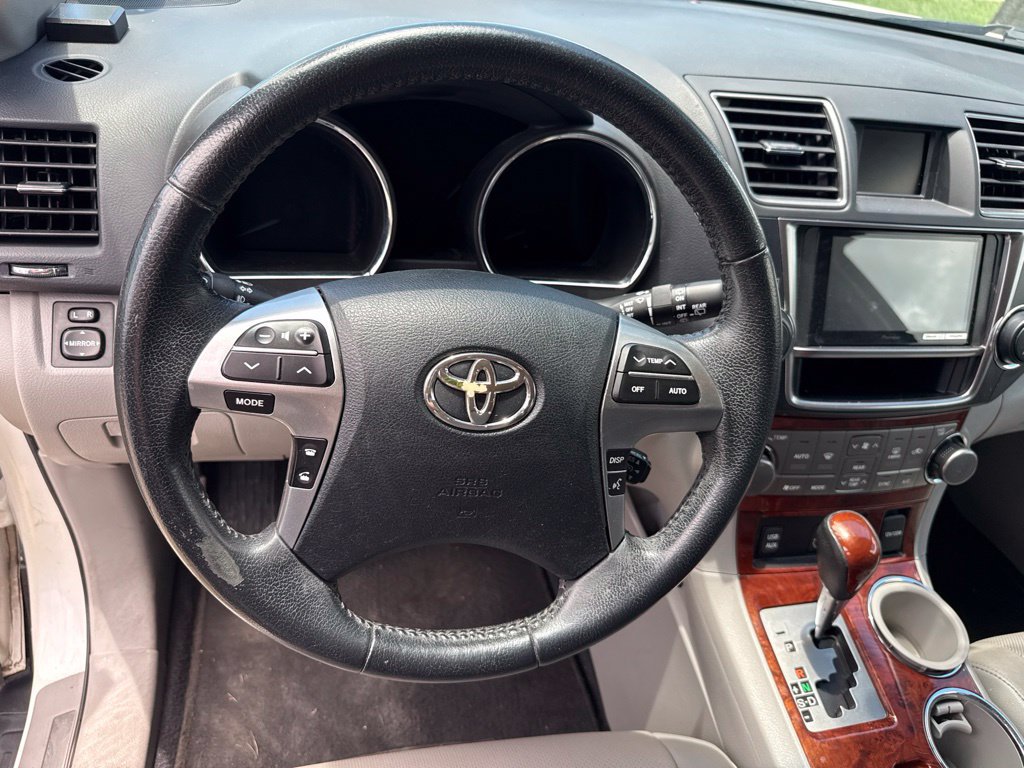 Used 2013 Toyota Highlander Limited FWD image 12