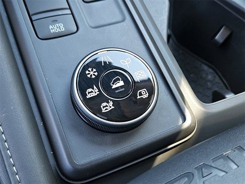 Certified 2024 Nissan Pathfinder S image 16