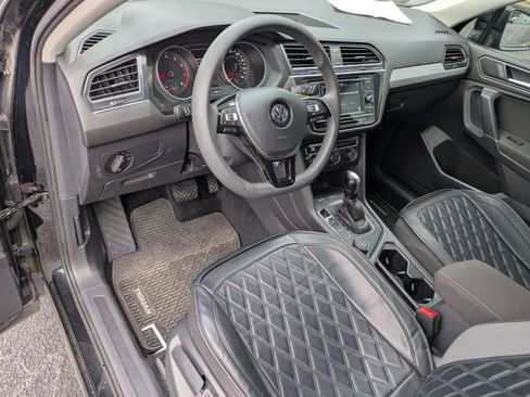 Used 2020 Volkswagen Tiguan S image 9