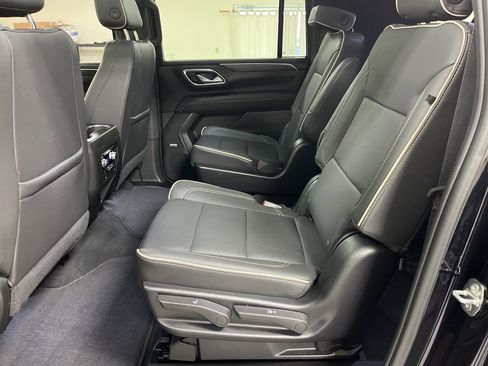 Used 2024 GMC Yukon XL SLT w/ SLT Luxury Package image 15