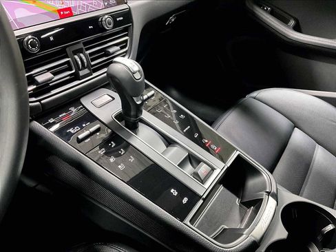 Used 2025 Porsche Macan image 20