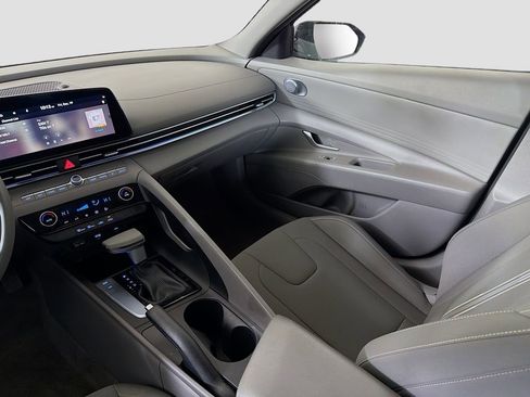 Used 2024 Hyundai Elantra SEL image 25