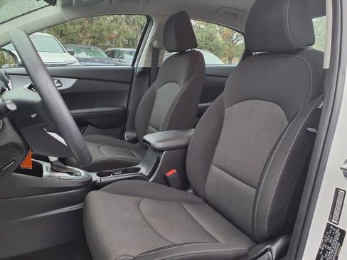 Used 2023 Kia Forte LXS w/ LXS Technology Package image 11