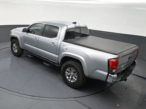 Used 2019 Toyota Tacoma SR5 w/ SR5 Appearance Package (SM) image 15