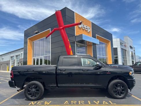 Used 2021 RAM 2500 Big Horn w/ Level 2 Equipment Group AWD/4WD image 2