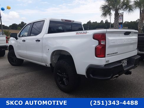 Used 2021 Chevrolet Silverado 1500 LT Trail Boss w/ Convenience Package II image 3