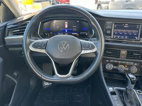 Used 2024 Volkswagen Jetta SE FWD image 17