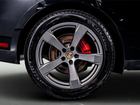 Used 2022 Porsche Macan S w/ Premium Package Plus image 10