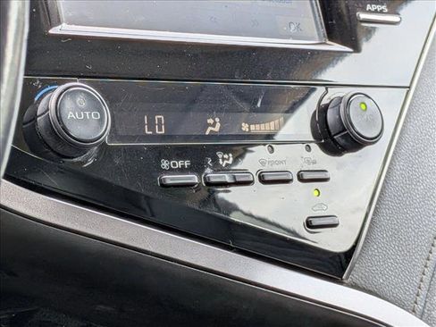 Used 2019 Toyota Camry SE w/ Convenience Package image 7