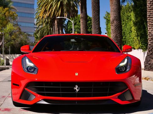 Used 2015 Ferrari F12 Berlinetta image 2