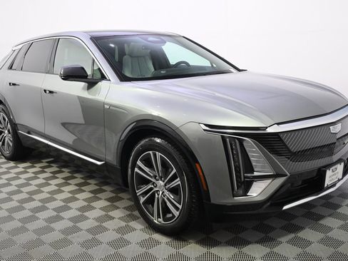 New 2026 Cadillac Lyriq Luxury AWD/4WD image 8