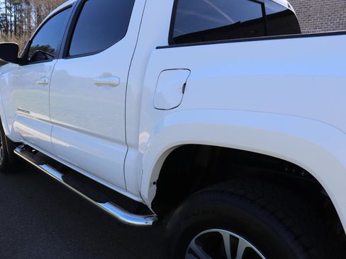 Used 2018 Toyota Tacoma TRD Sport image 22
