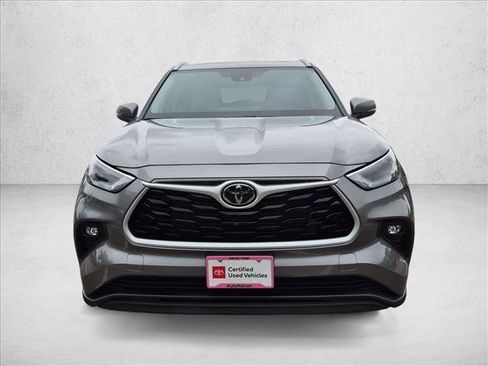 Certified 2026 Toyota Highlander XLE AWD/4WD image 2