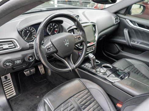 Used 2022 Maserati Ghibli Trofeo image 8