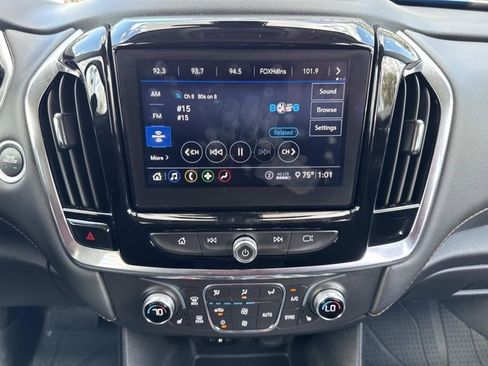 Used 2021 Chevrolet Traverse LT image 29