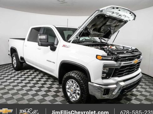 Used 2024 Chevrolet Silverado 2500 LT AWD/4WD image 28